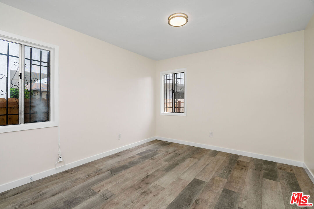 2406 South Cochran Avenue Los Angeles, CA 90016 - Photo 14 of 15