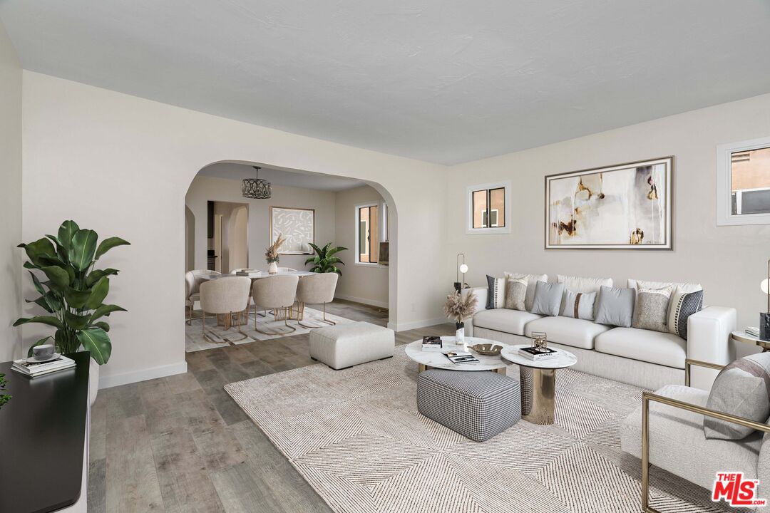 2406 South Cochran Avenue Los Angeles, CA 90016 - Photo 2 of 15