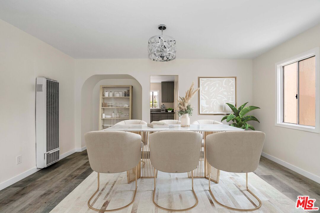 2406 South Cochran Avenue Los Angeles, CA 90016 - Photo 4 of 15