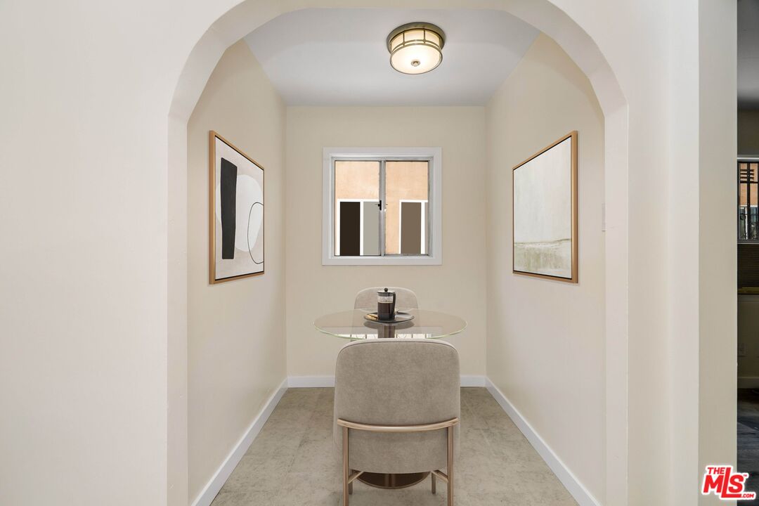 2406 South Cochran Avenue Los Angeles, CA 90016 - Photo 8 of 15