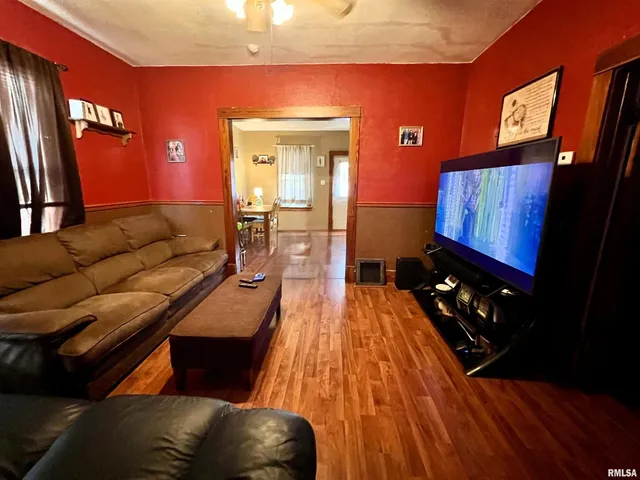 $130,000 | 110 Van Horne Street, Muscatine, IA 52761