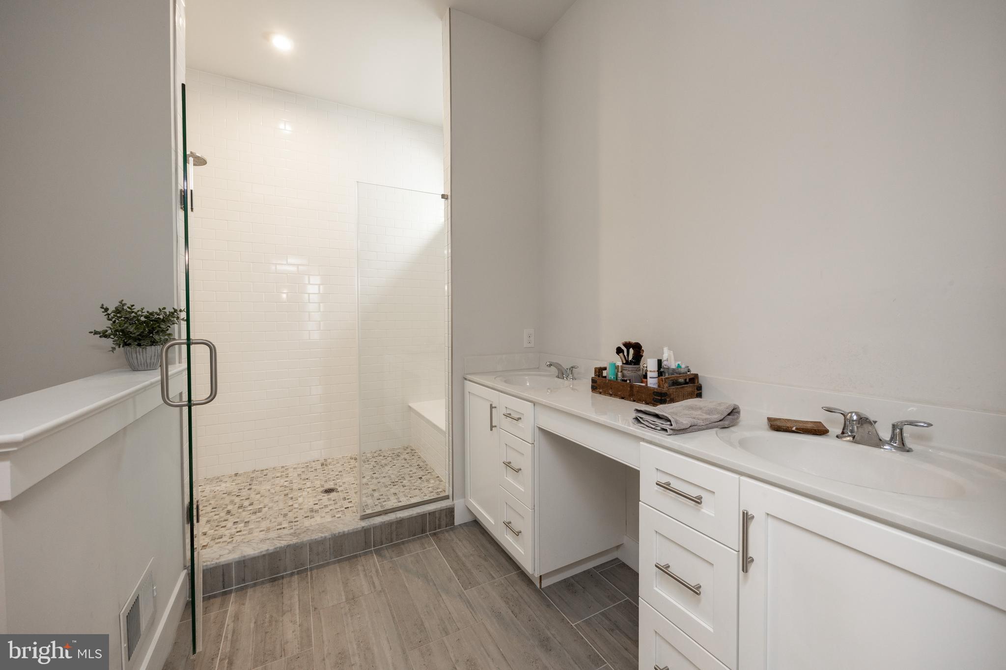 609 Metal Street Phoenixville, PA 19460 - Photo 27 of 42 Primary Bath