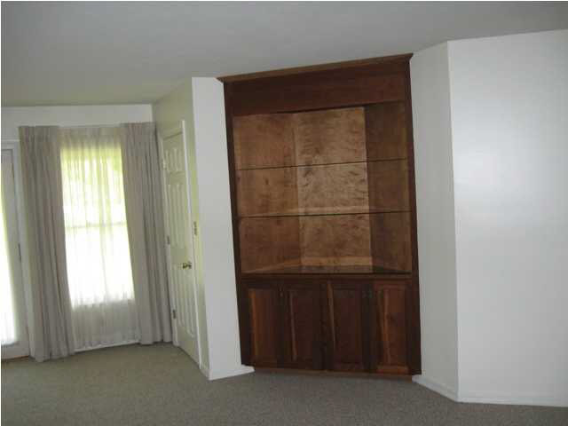 1230 Brodie Road Jackson, MS 39213 - Photo 5 of 23 Cabinet in Great Room
