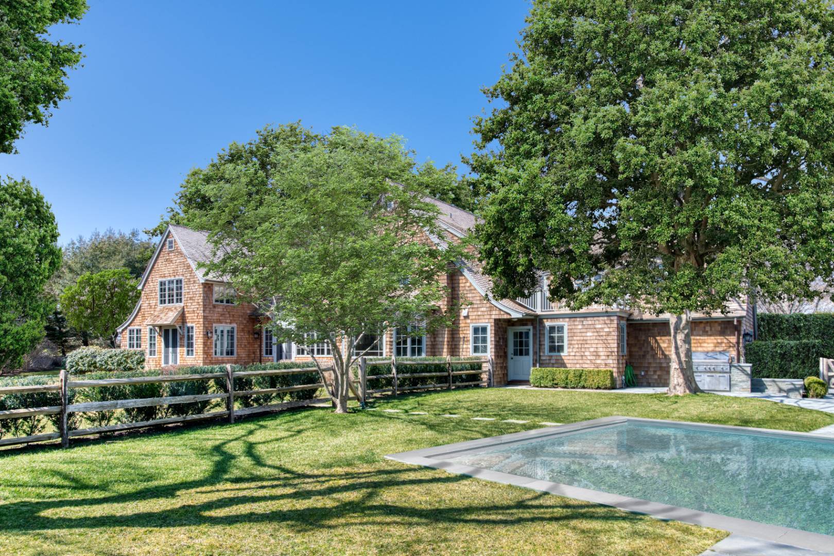 181 Parsonage Pond Road Sagaponack, NY 11962 - Photo 6 of 25 front view of house with a yard