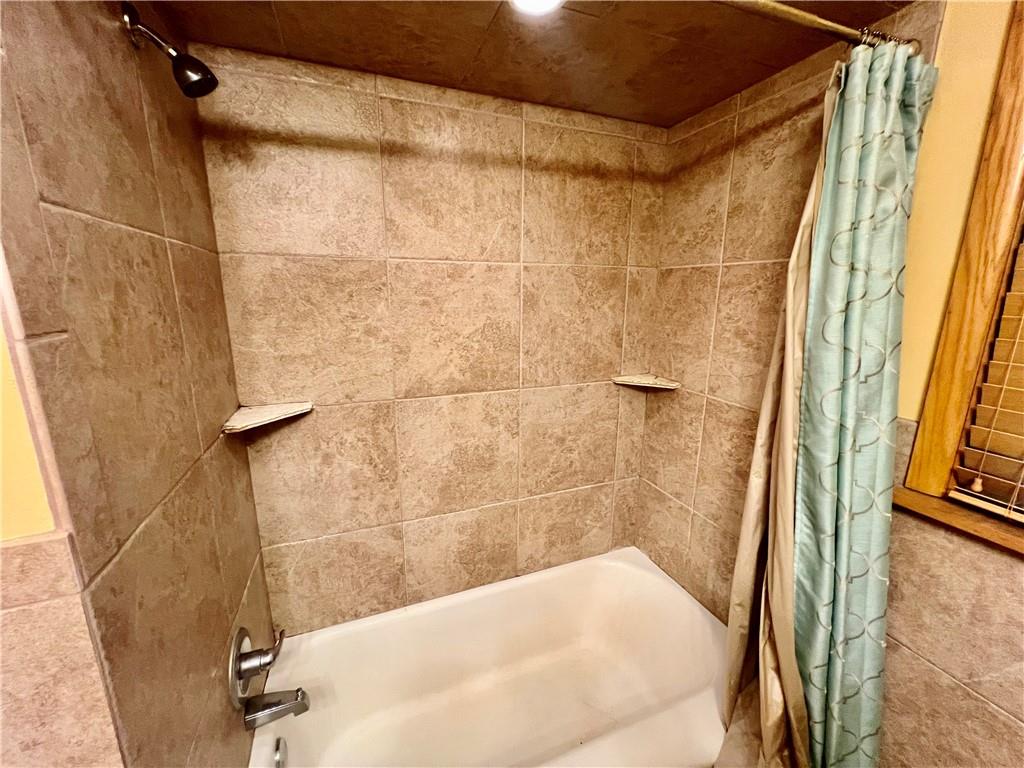 963 Kings Chapel Road New Castle, PA 16105 - Photo 25 of 27 a bathroom with a shower