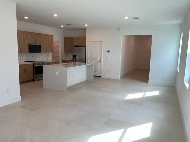 $679,000 | 7011 Southeast Park Trace Drive, Stuart, FL 34997