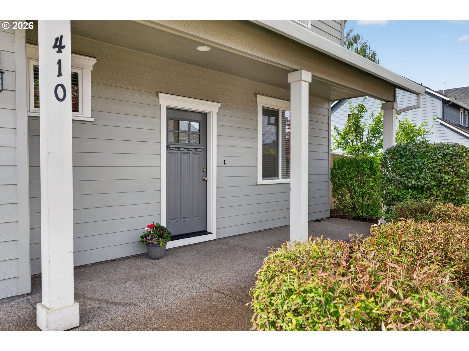 410 Rentfro Way Newberg, OR 97132 - Photo 2 of 39 a front view of a house with garden
