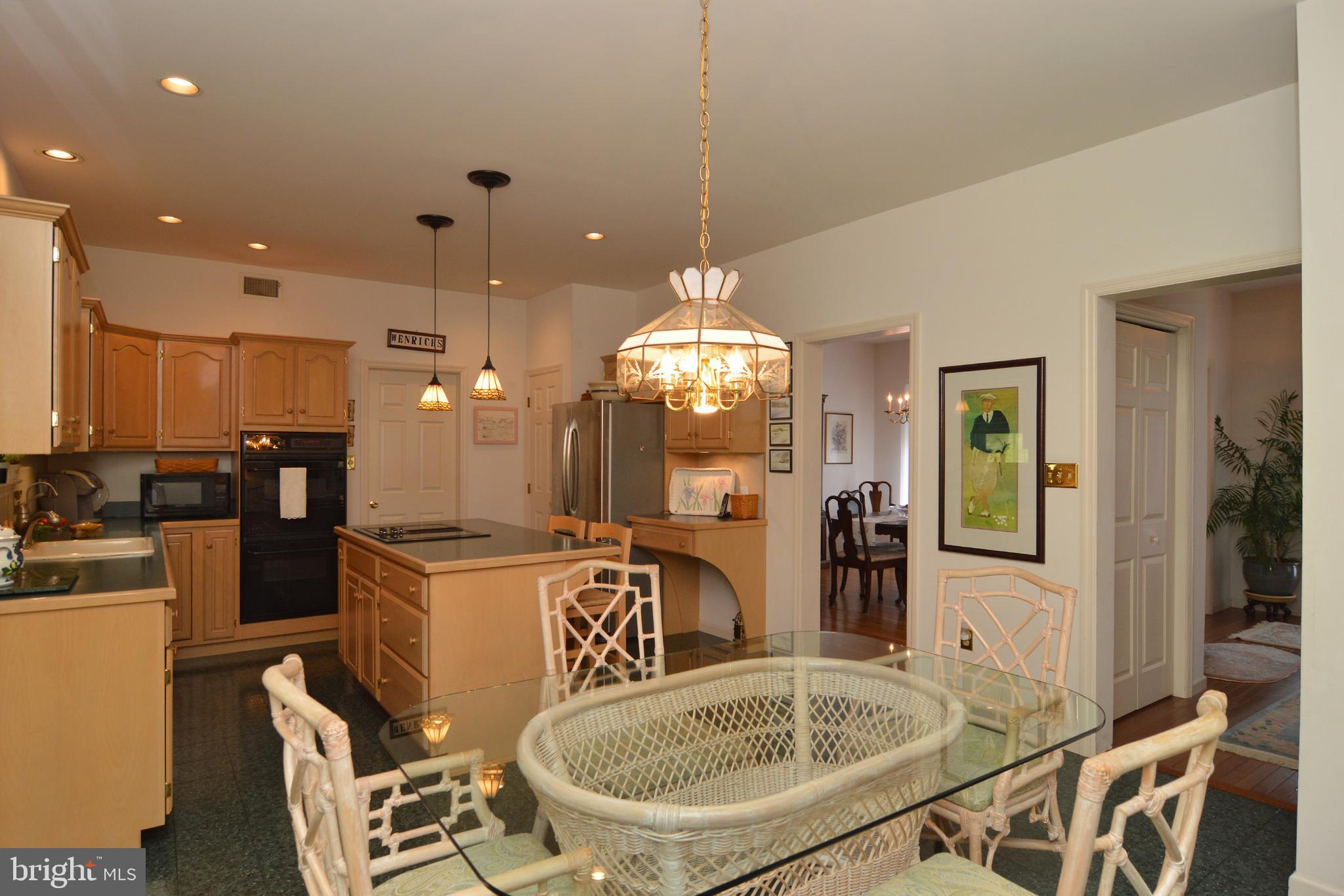 102 Meadowlark Road Reading, PA 19606 - Photo 16 of 56 Eat-In Kitchen