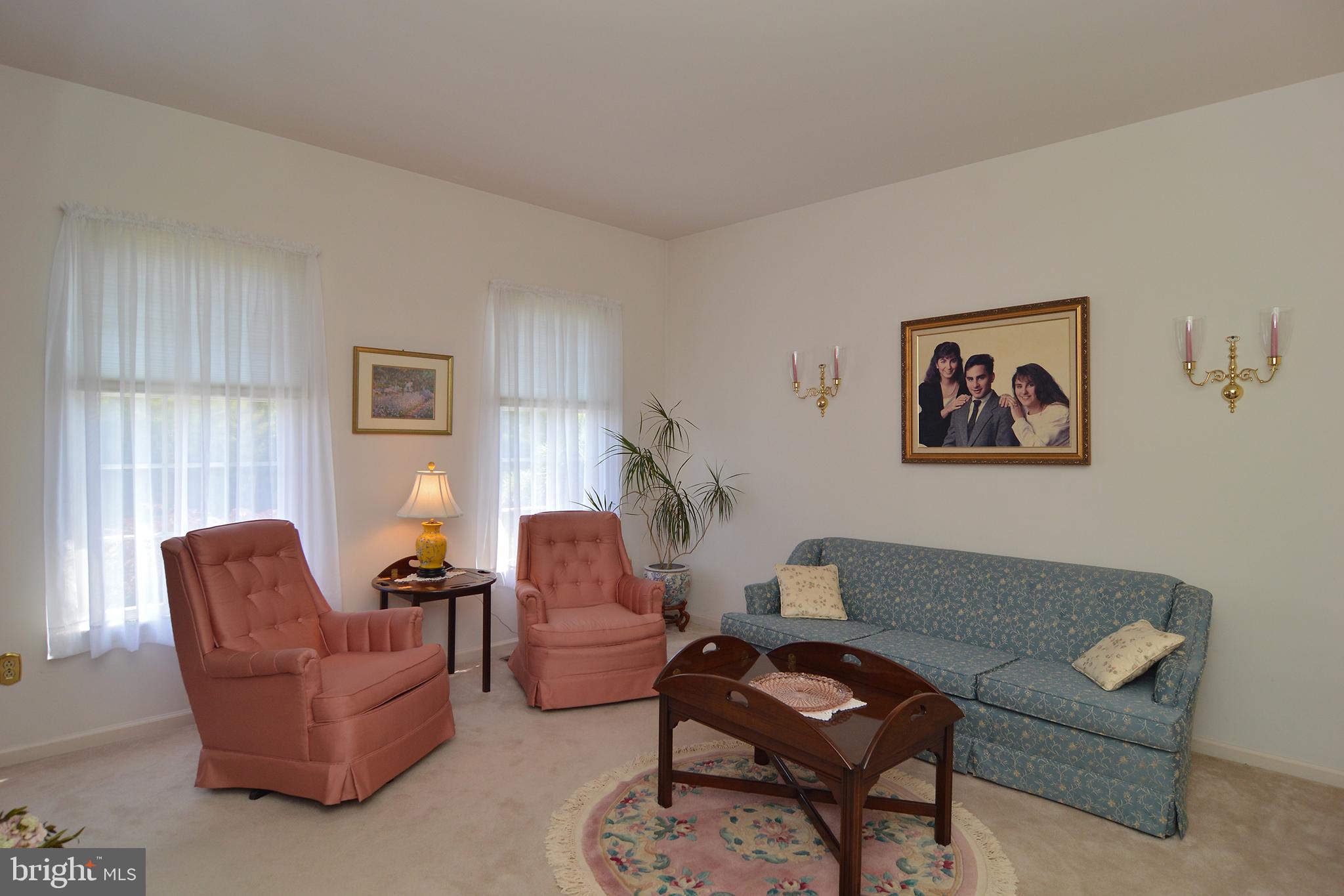 102 Meadowlark Road Reading, PA 19606 - Photo 10 of 56 Living Room