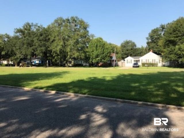 153 Primrose Avenue Mobile, AL 36606 - Photo 2 of 6