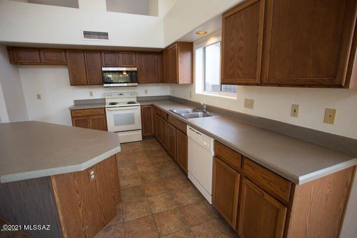 8158 East Quartz Ridge Drive Tucson, AZ 85715 - Photo 6 of 35