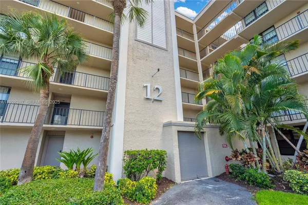 $3,000 | 12 Royal Palm Way, Unit 103, Boca Raton, FL 33432