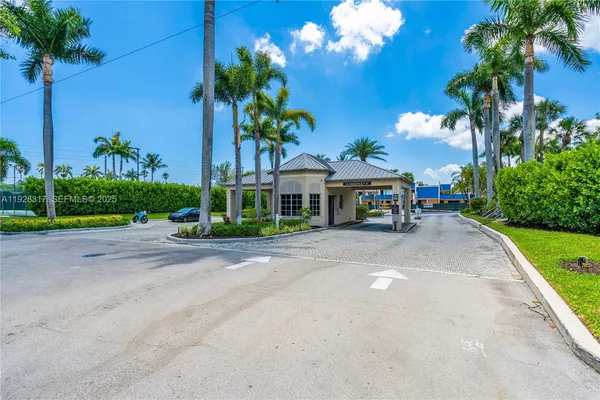 $3,000 | 12 Royal Palm Way, Unit 103, Boca Raton, FL 33432