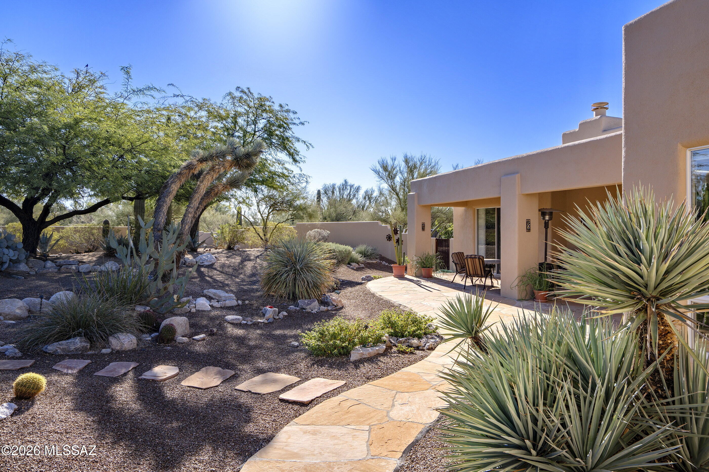 715 West Panorama Road Tucson, AZ 85704 - Photo 17 of 34 Flagstone patio and walkway