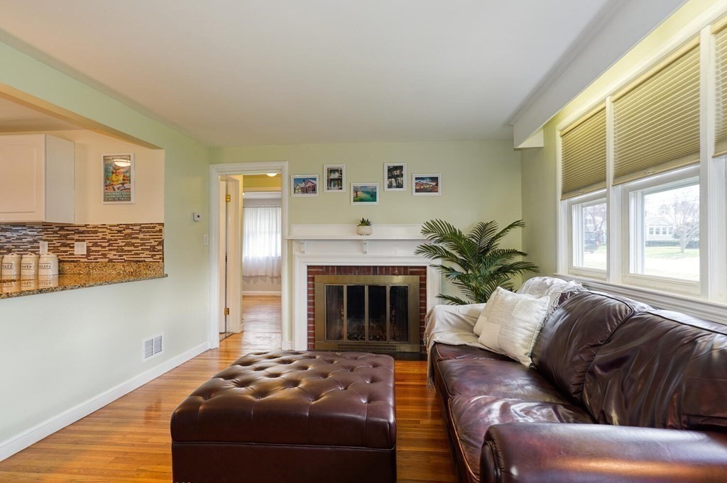 79 Dunster Road Framingham, MA 01702 - Photo 5 of 42 Gallery Image 5