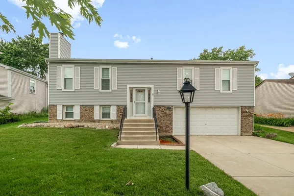 $490,000 | 1260 Waterbury Lane, Roselle, IL 60172