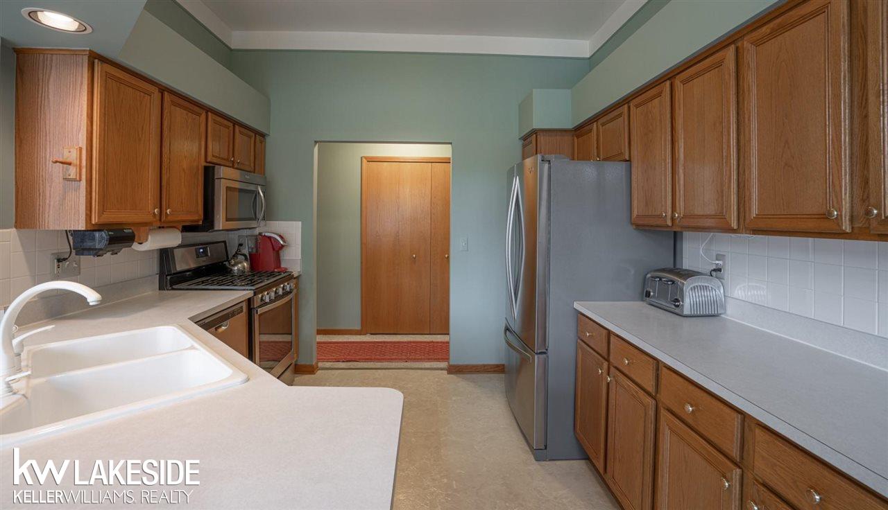 534 Slumber Lane Rochester Hills, MI 48307 - Photo 12 of 36