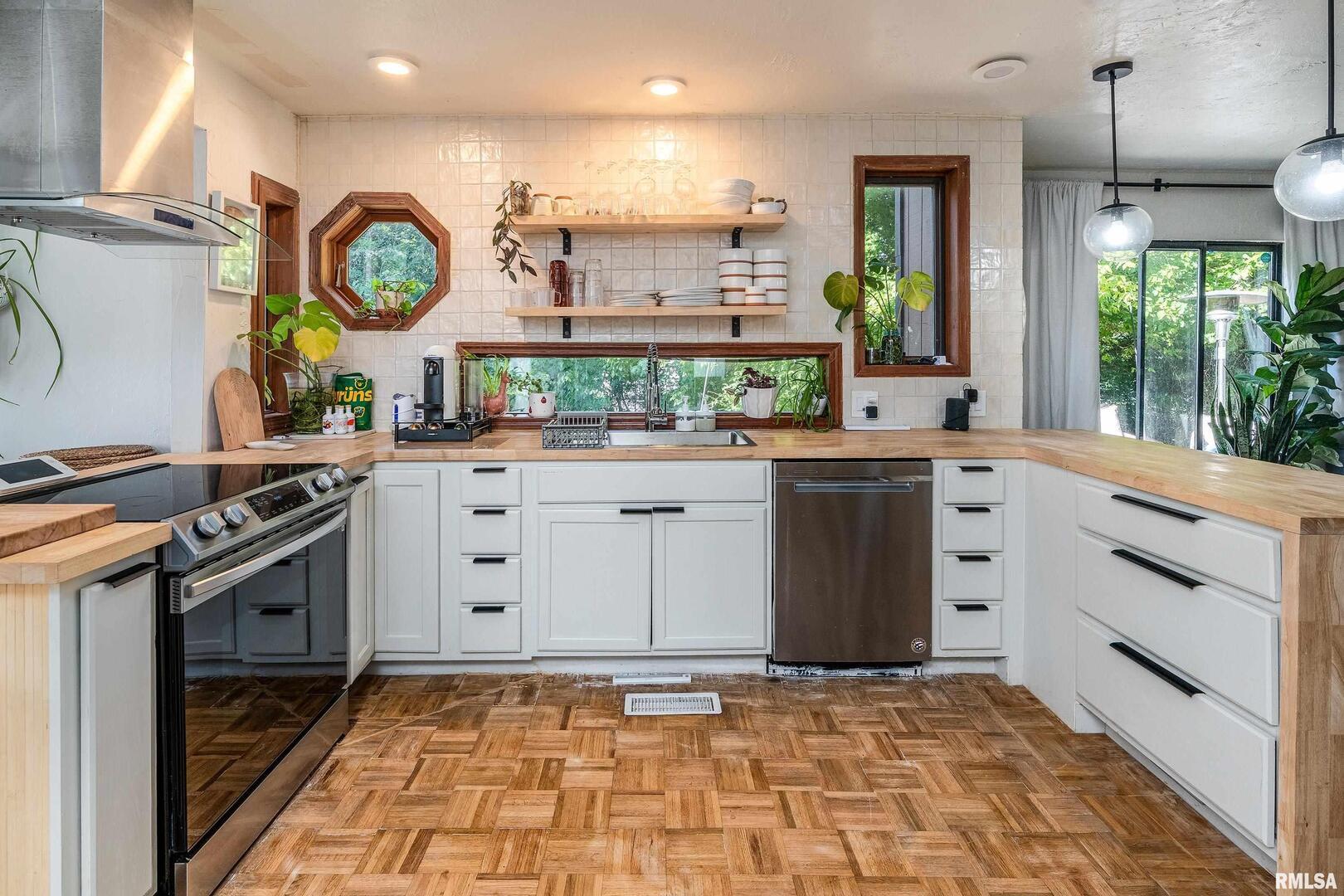 183 Heritage Road Carbondale, IL 62903 - Photo 12 of 50 a kitchen with stainless steel appliances a stove a sink and a clock