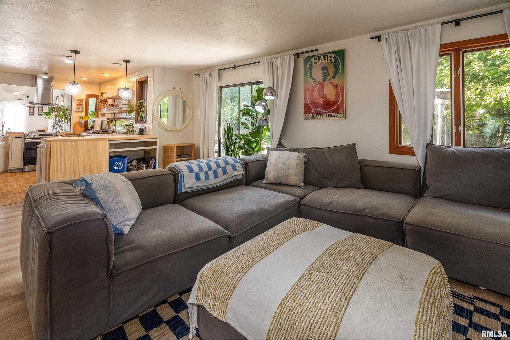 183 Heritage Road Carbondale, IL 62903 - Photo 18 of 50 a living room with furniture and a large window