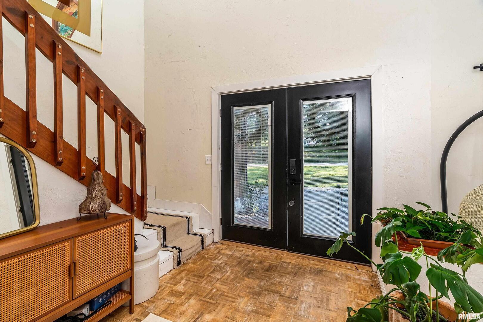 183 Heritage Road Carbondale, IL 62903 - Photo 21 of 50 a view of an entryway with wooden floor and a potted plant