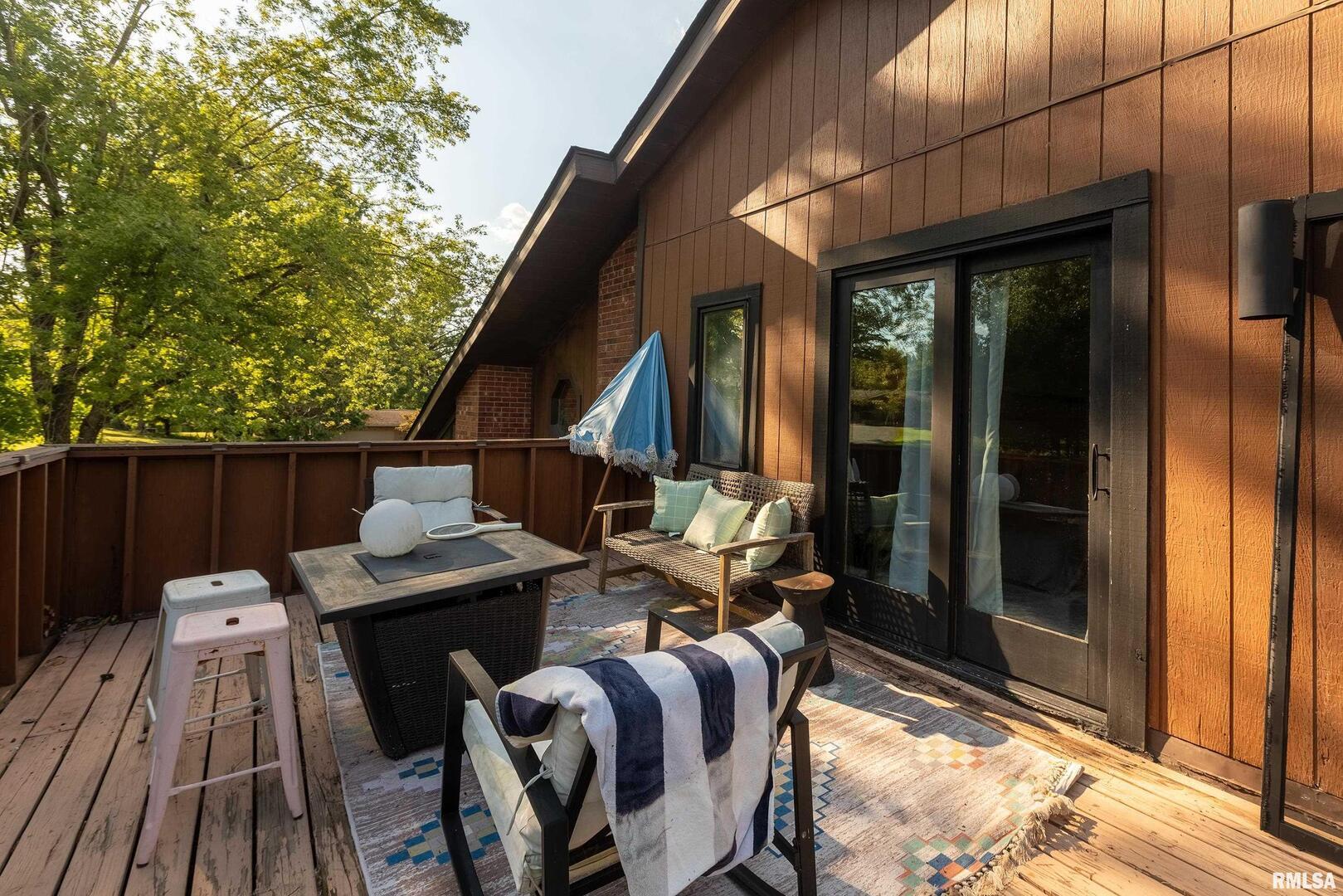 183 Heritage Road Carbondale, IL 62903 - Photo 32 of 50 a view of deck with table and chairs and wooden floor