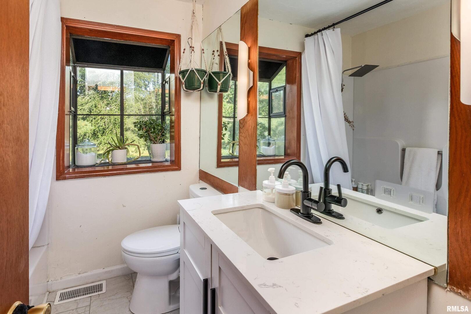 183 Heritage Road Carbondale, IL 62903 - Photo 36 of 50 a bathroom with a sink a toilet and a mirror