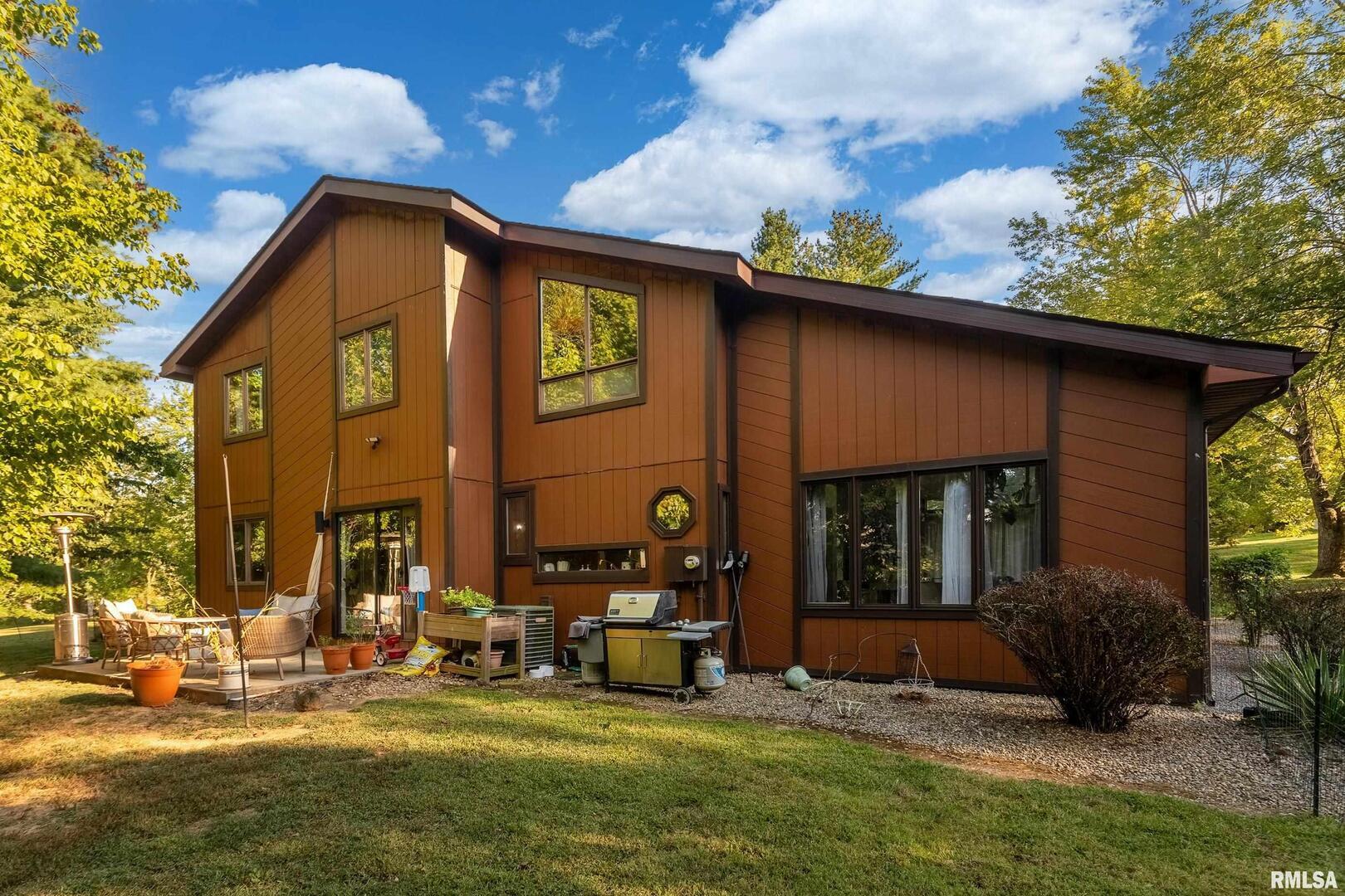 183 Heritage Road Carbondale, IL 62903 - Photo 43 of 50 a front view of a house with a yard table and chairs