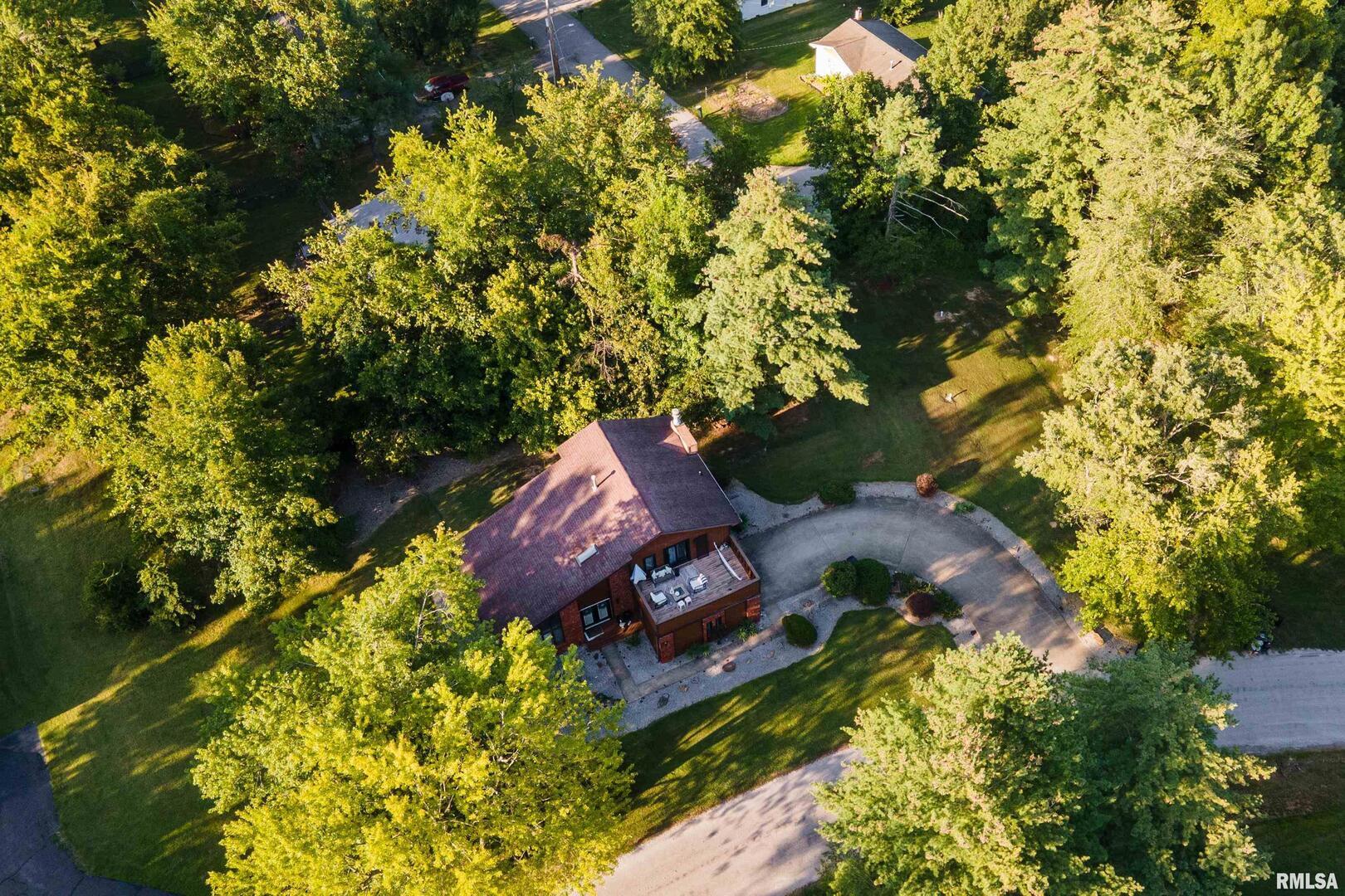 183 Heritage Road Carbondale, IL 62903 - Photo 45 of 50 a view of a garden with plants