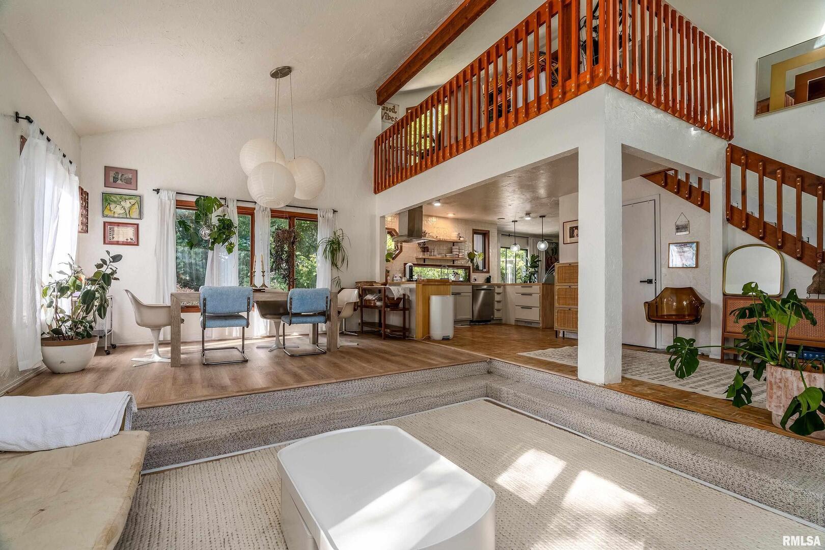 183 Heritage Road Carbondale, IL 62903 - Photo 8 of 50 a living room with furniture