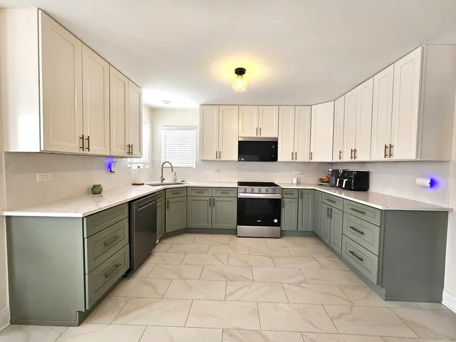 $459,999 | 5417 Christopher Drive, Oak Forest, IL 60452