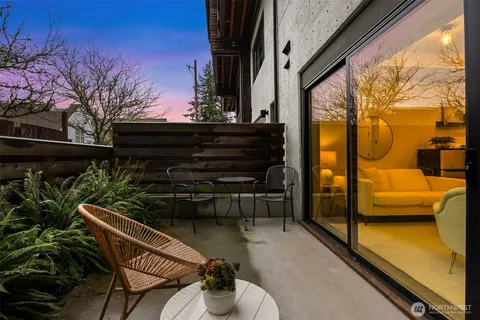 $950,000 | 522 Madrona Way Northeast, Unit 4, Bainbridge Island, WA 98110