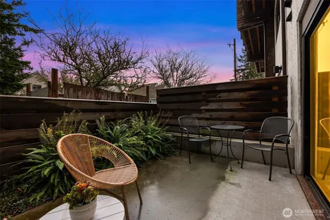 $950,000 | 522 Madrona Way Northeast, Unit 4, Bainbridge Island, WA 98110