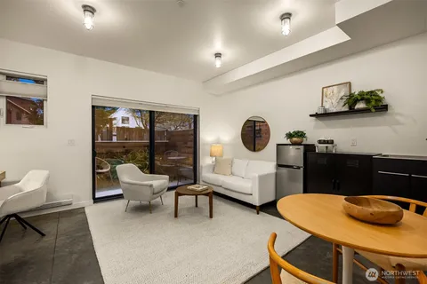 $950,000 | 522 Madrona Way Northeast, Unit 4, Bainbridge Island, WA 98110