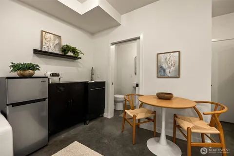 $950,000 | 522 Madrona Way Northeast, Unit 4, Bainbridge Island, WA 98110