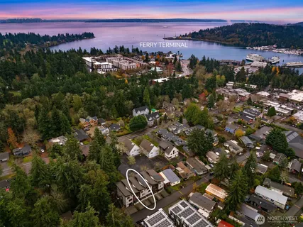 $950,000 | 522 Madrona Way Northeast, Unit 4, Bainbridge Island, WA 98110