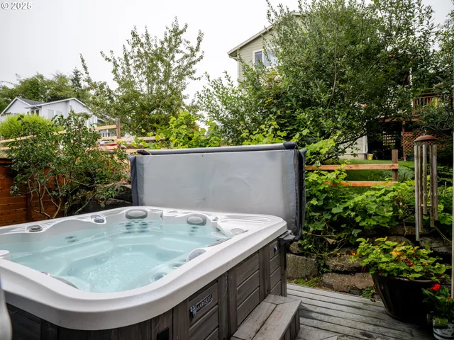 $750,000 | 1659 Whispering Pines Drive, Seaside, OR 97138