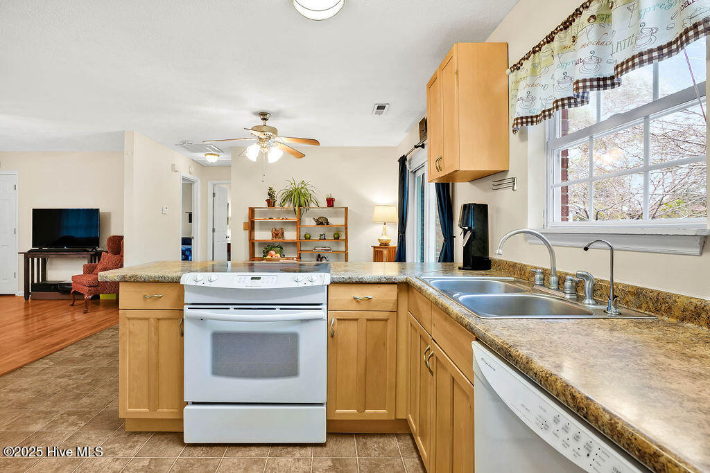 633 Cathay Road Wilmington, NC 28412 - Photo 15 of 35 633CathayRoad-15