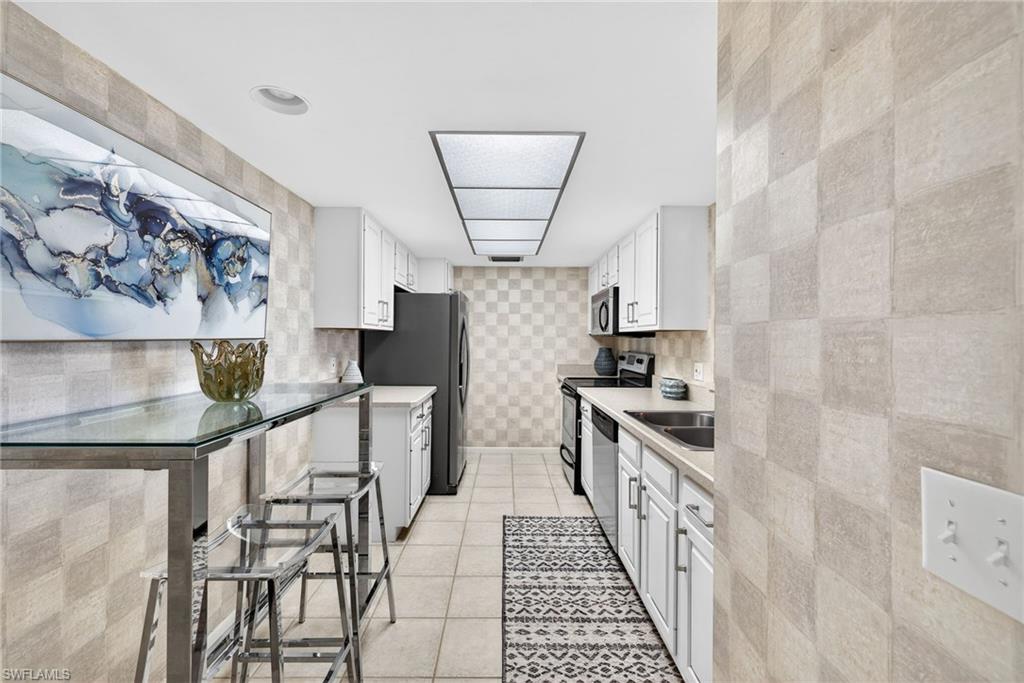 17 Bluebill Avenue, Unit 702 Naples, FL 34108 - Photo 7 of 27