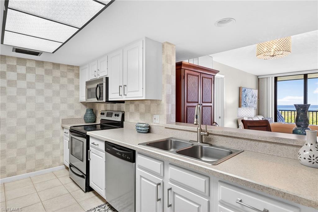 17 Bluebill Avenue, Unit 702 Naples, FL 34108 - Photo 9 of 27