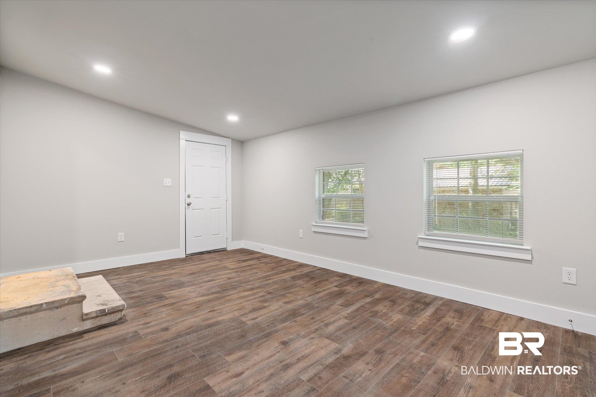 1746 Cody Road North Mobile, AL 36618 - Photo 2 of 33