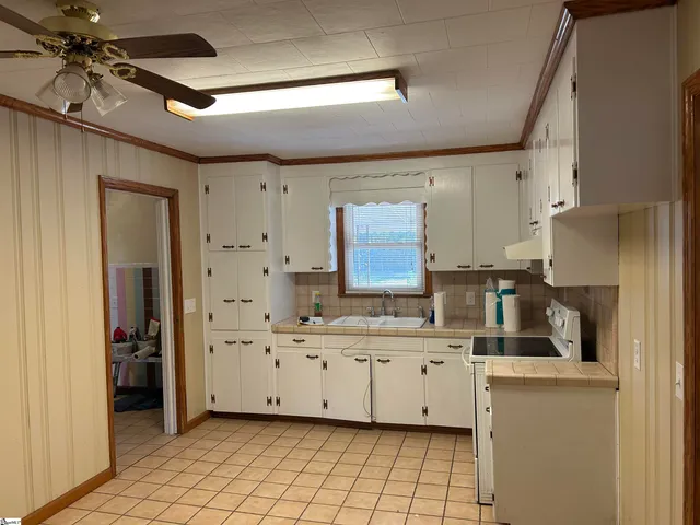 $279,900 | 1598 Sunset Boulevard, Clinton, SC 29325