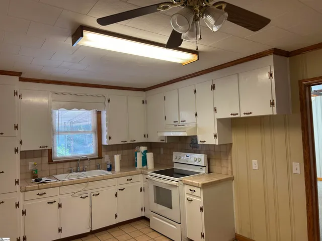 $279,900 | 1598 Sunset Boulevard, Clinton, SC 29325