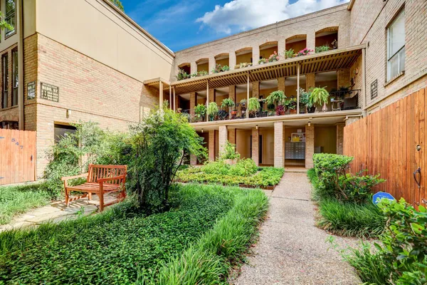 $1,250 | 4633 Wild Indigo Street, Unit 542, Houston, TX 77027