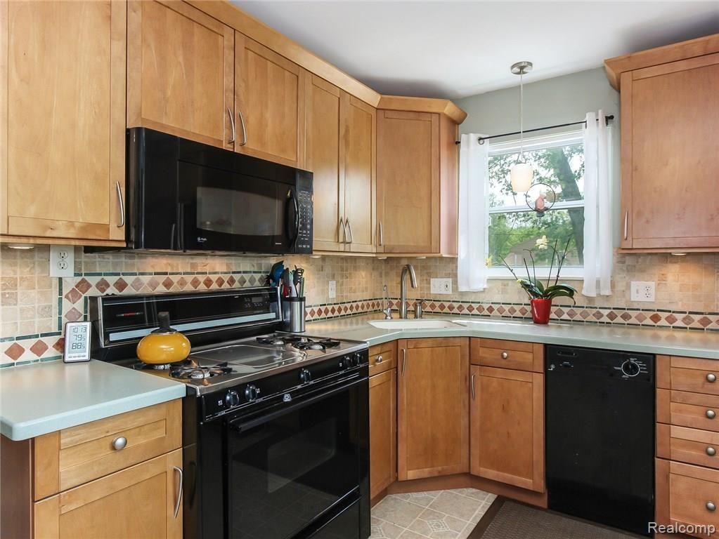 8266 Marlowe Road Belleville, MI 48111 - Photo 9 of 22 010-Kitchen-4186863-medium4x3.jpg