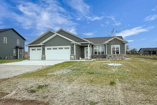 $498,900 | N8034 Oakwood Drive, Sherwood, WI 54169