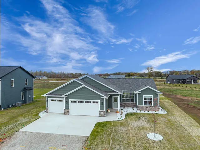 $498,900 | N8034 Oakwood Drive, Sherwood, WI 54169