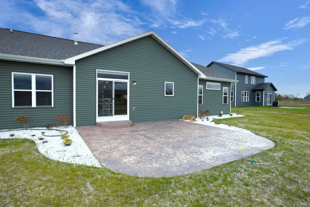 $498,900 | N8034 Oakwood Drive, Sherwood, WI 54169