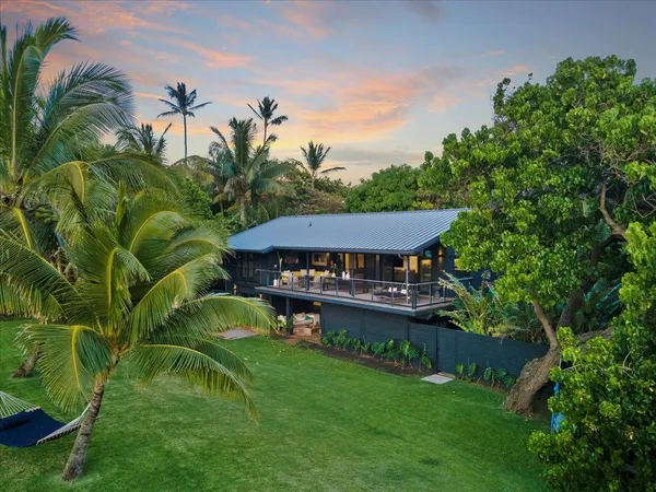 a view of a house with a backyard