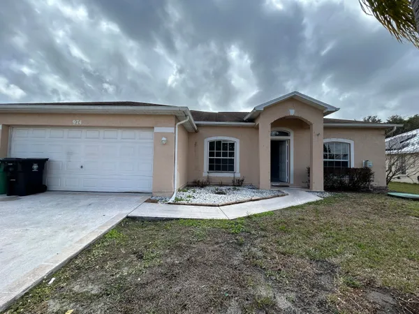$2,500 | 974 Southeast Albatross Avenue, Port St. Lucie, FL 34983