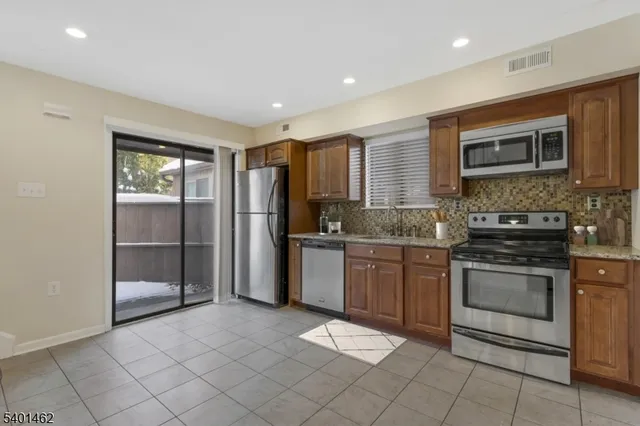 $2,800 | 117 Bluebird Drive, Unit 3D, Hillsborough, NJ 08844